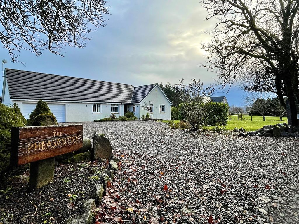 4 bed detached bungalow for sale in The Pheasantry, Milnathort, Kinross
