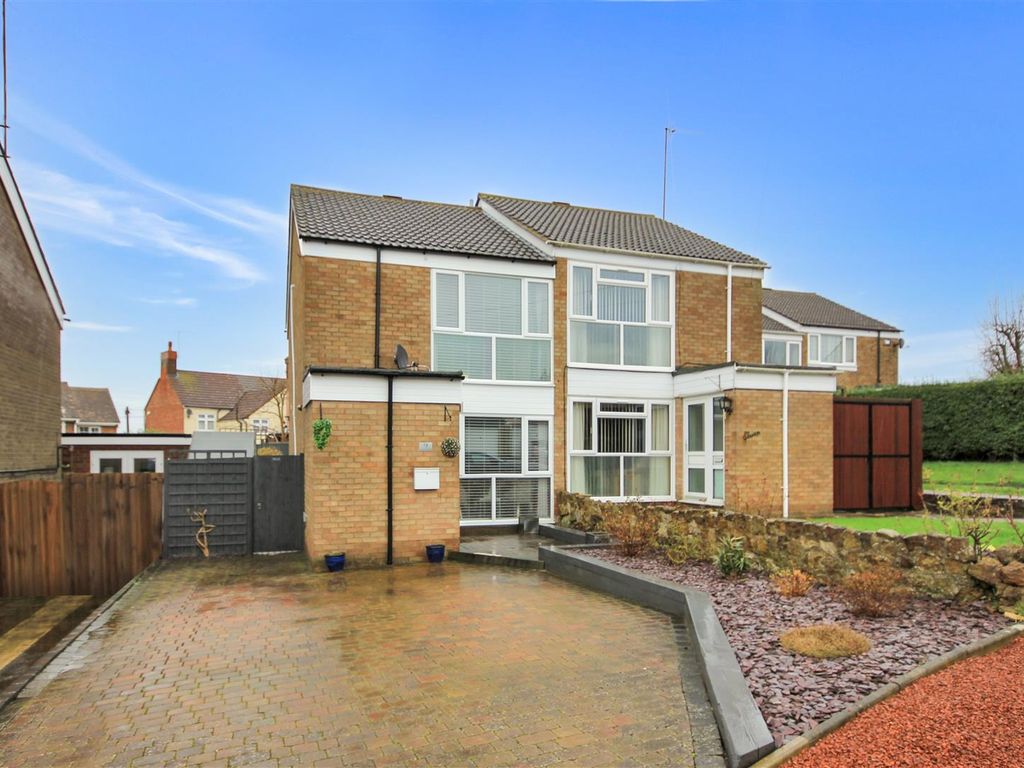 3 bed property for sale in Arkwright Road, Irchester, Wellingborough