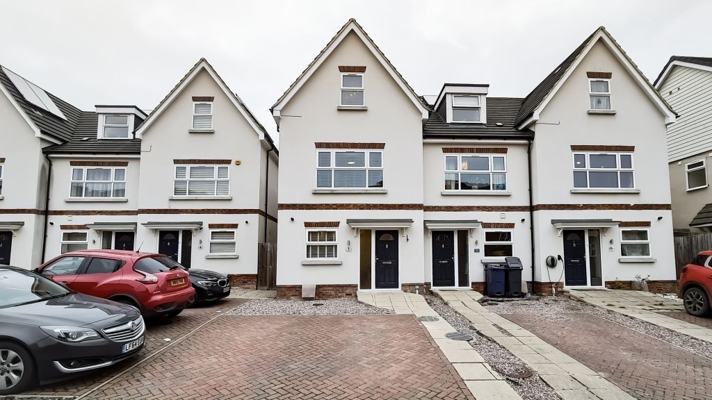 4 bed semidetached house for sale in Rye Gardens, High HP13