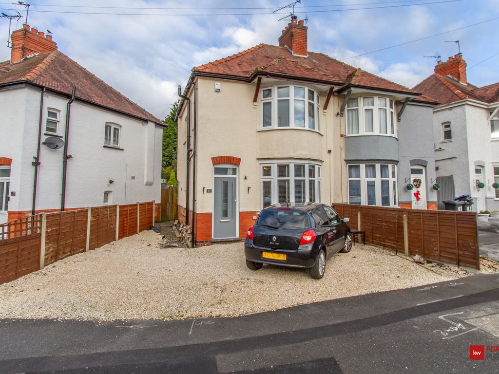 3 bed semidetached house for sale in Strathmore Road, Hinckley