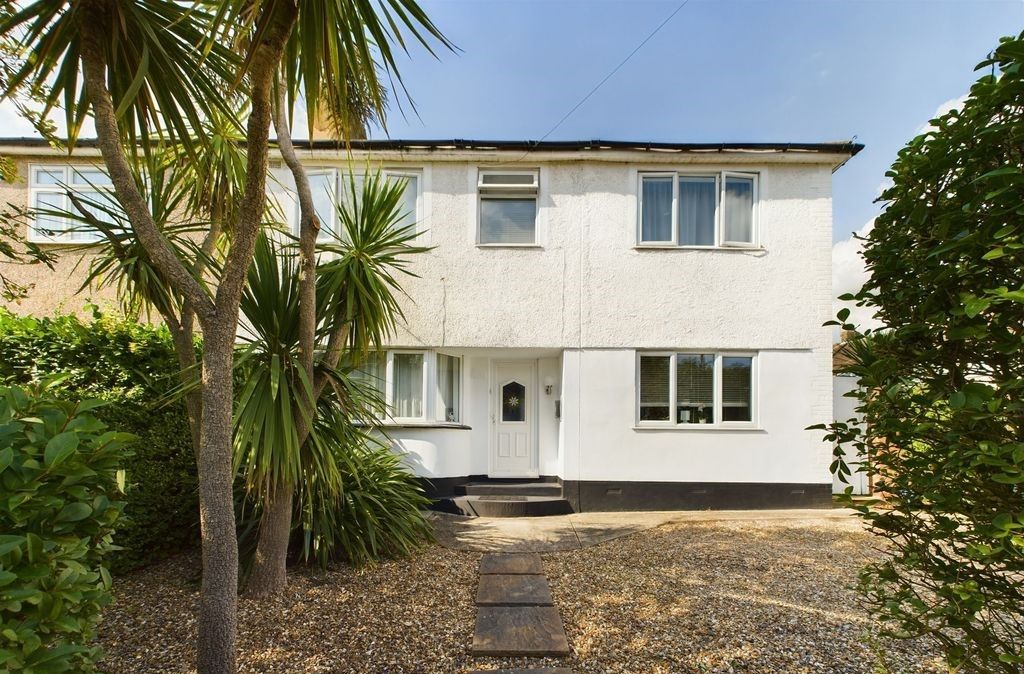 4 bed semidetached house for sale in Carr Road, Northolt UB5, £750,000