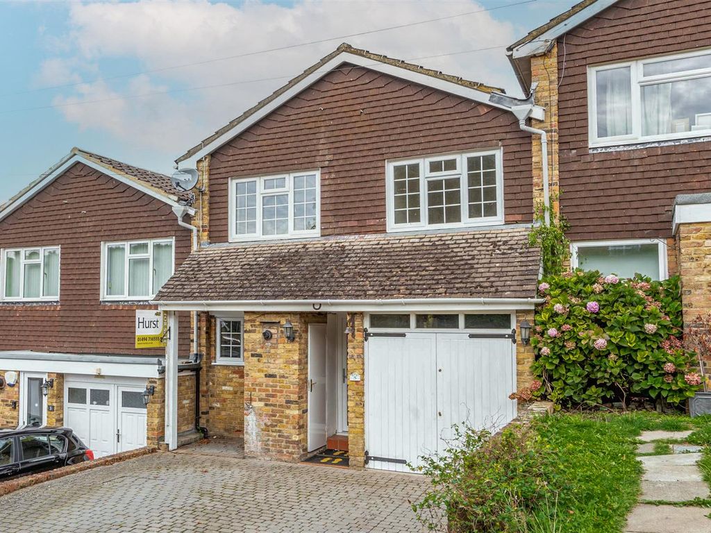 4 bed terraced house to rent in Hill Avenue, Hazlemere, High