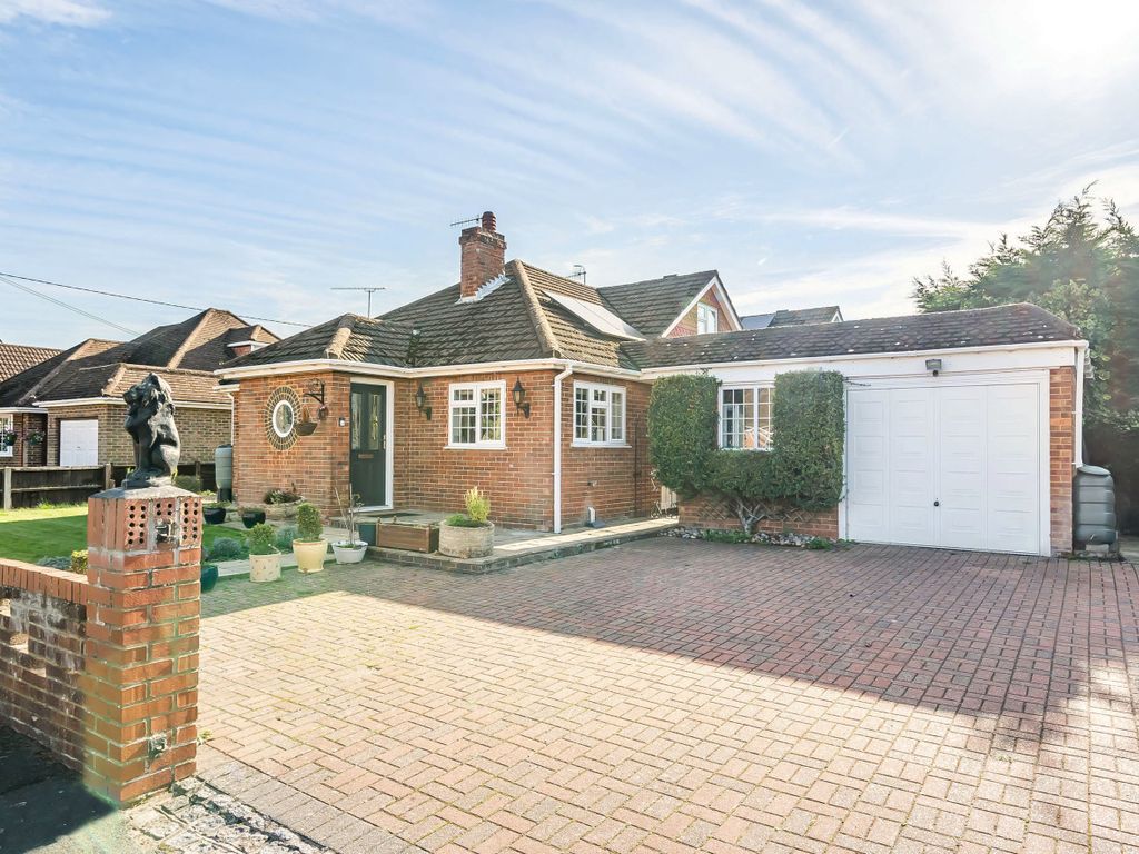 5 bed detached house for sale in Ashdene Crescent, Ash, Surrey GU12, £