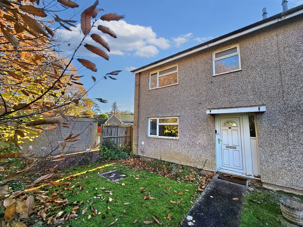 3 bed end terrace house for sale in Snipe Close, Pembury, Tunbridge