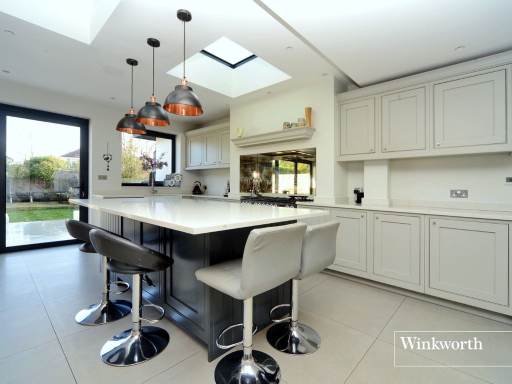 4 bed semidetached house for sale in Fairford Gardens, Worcester Park, Surrey KT4, £799,950