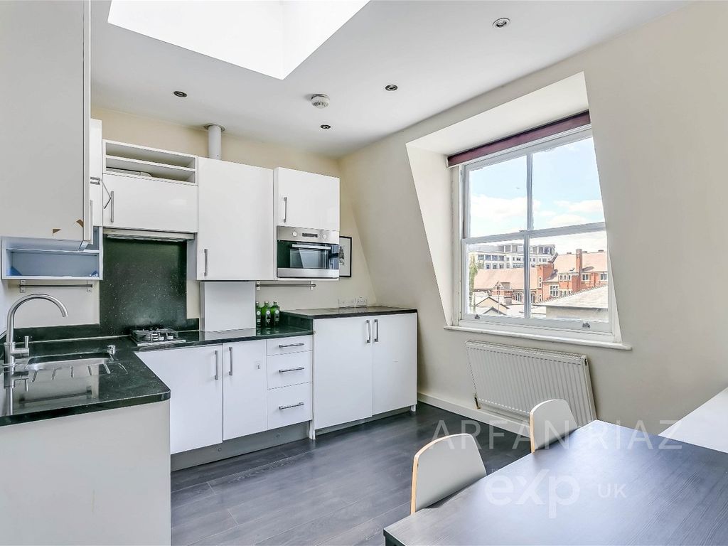 2 bed flat to rent in Wolverton Gardens, Hammersmith, London W6, £1,995