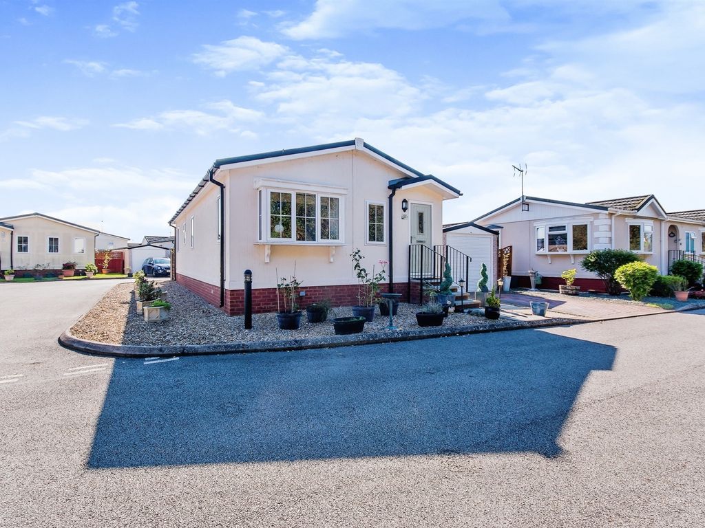 2 bed mobile/park home for sale in Marina View, Dogdyke, Lincoln LN4, £