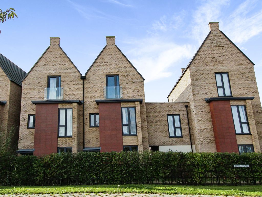 3 bed town house for sale in Bramley Walk, Cambridge CB24, £425,000 Zoopla