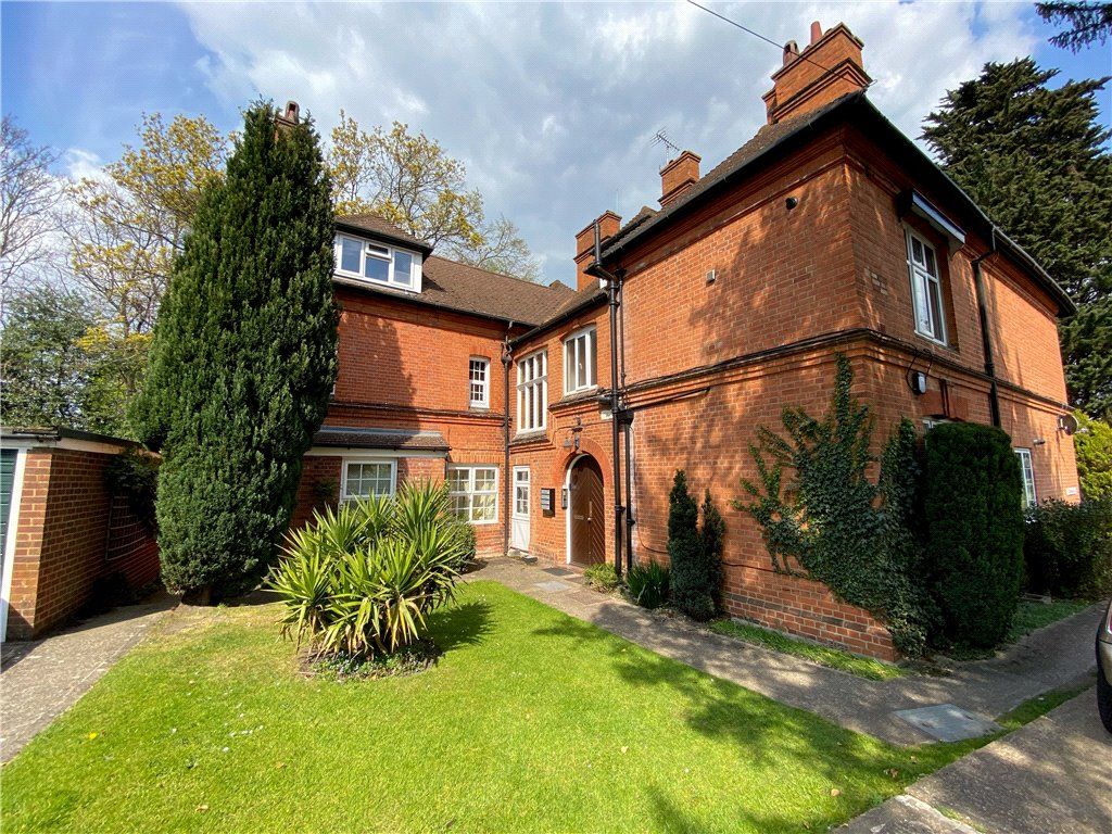 2 bed flat to rent in Middle Hill, Egham, Surrey TW20, £1,650 pcm Zoopla