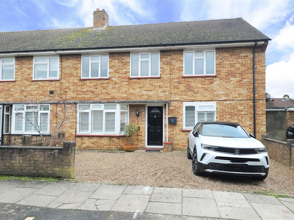 2 bed for sale in Peggotty Way, Hillingdon UB8, £339,950