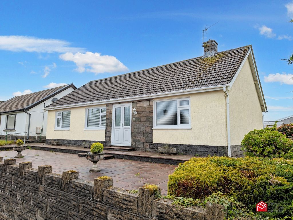 3 bed detached bungalow for sale in Summerland Park, Upper Killay