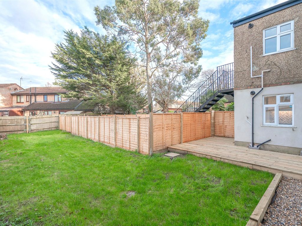 3 bed flat for sale in Long Lane, London N2, £559,500 Zoopla