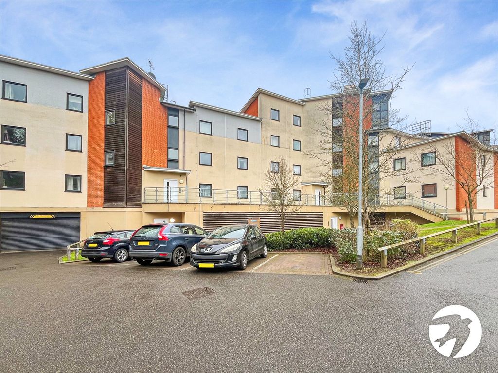 2 bed flat for sale in Hughenden Reach, Tovil, Maidstone, Kent ME15, £