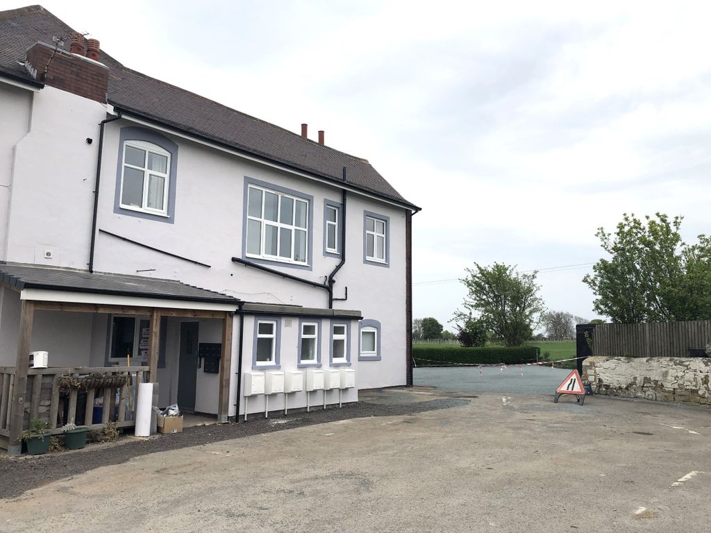 3 bed flat to rent in Horse Race End, Heath, Wakefield WF1, £1,150 pcm