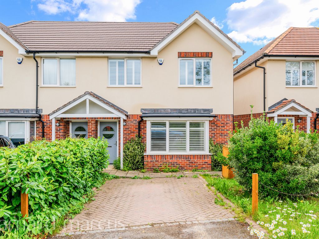 3 bed semidetached house to rent in Covey Road, Worcester Park KT4, £