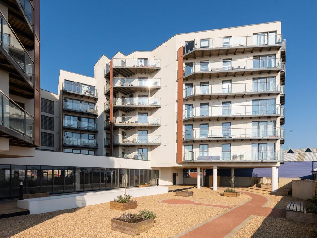 2 bed flat to rent in Brighton Road, ShorehamBySea BN43, £1,450 pcm