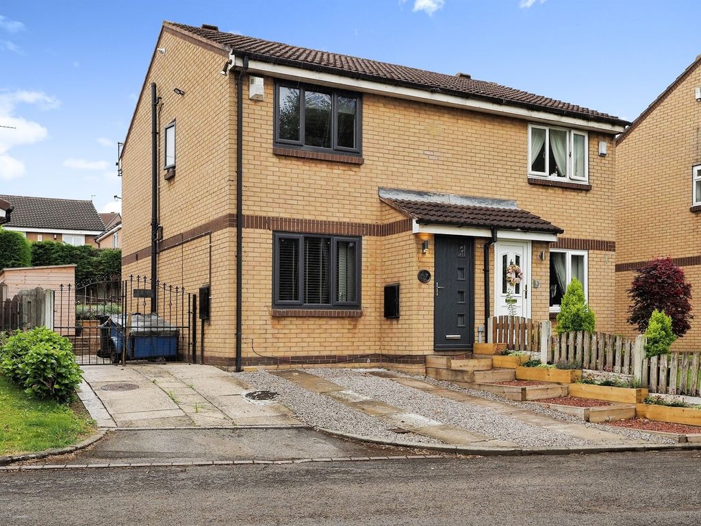 3 bed semidetached house for sale in Sike Close, Darton, Barnsley S75