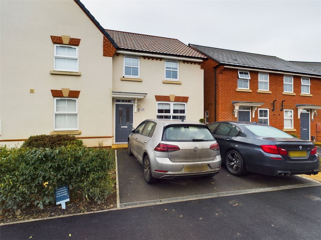3 bed semidetached house for sale in Brambling Way, Hardwicke