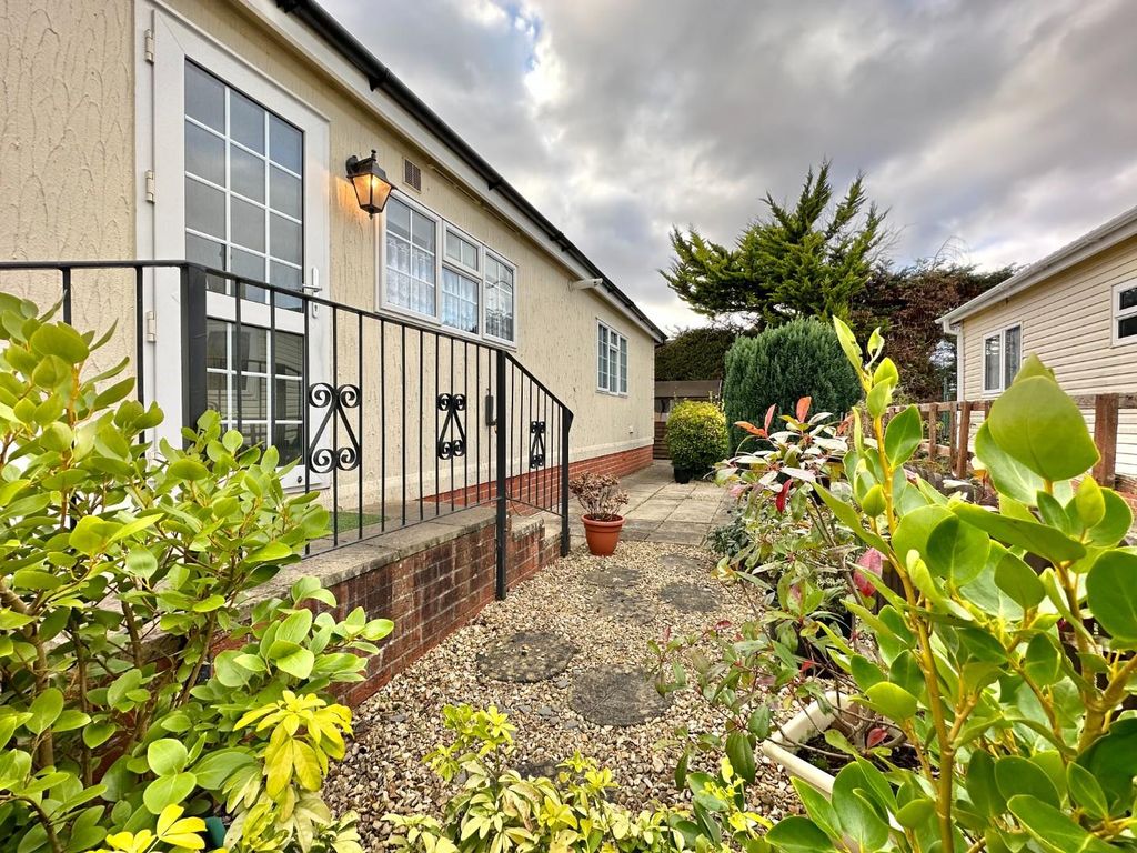 2 bed property for sale in Claremont Park, Berrow, BurnhamOnSea TA8