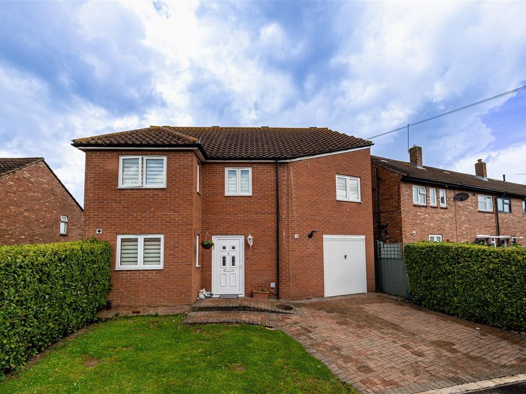 4 bed detached house for sale in Beamish Close, North Weald, Epping