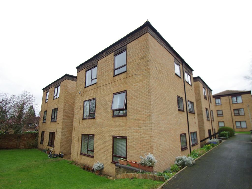 2 bed flat to rent in Grandfield Avenue, Watford WD17, £1,500 pcm - Zoopla