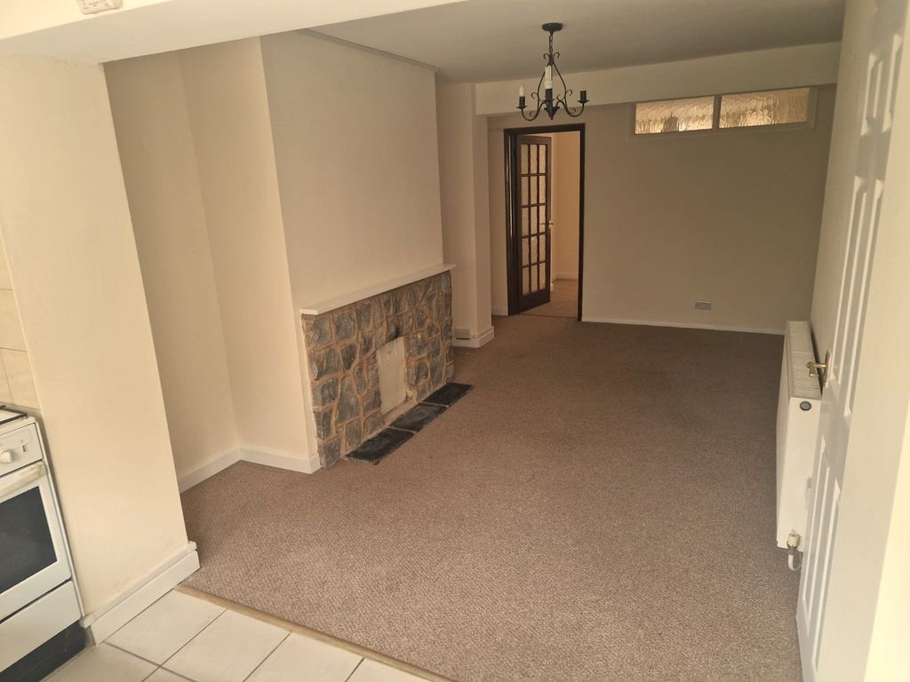 1 bed flat to rent in Canterbury Road, Folkestone CT19, £650 pcm Zoopla