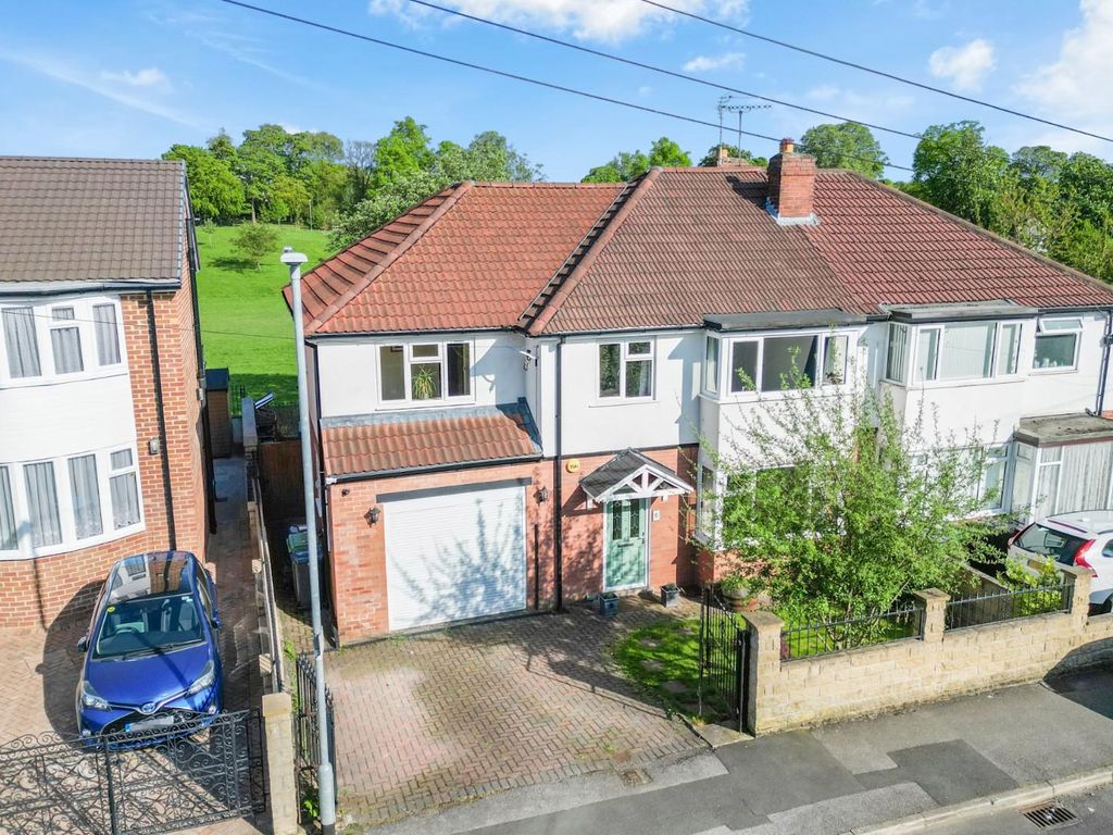 5 bed semidetached house for sale in Bentcliffe Gardens, Moortown