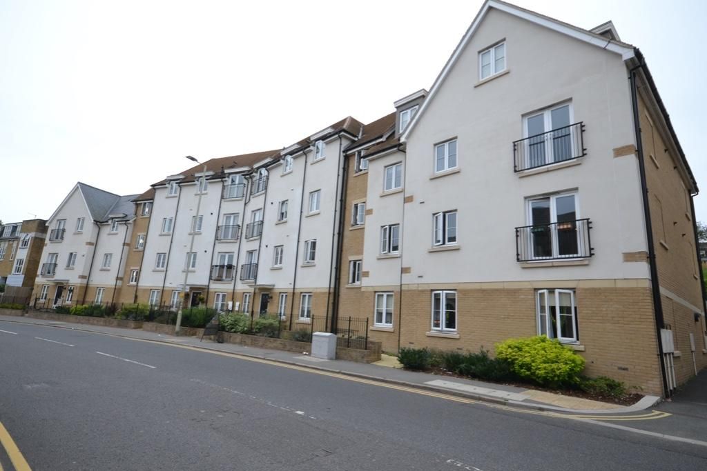 2 bed flat to rent in 112 Regents Court, Stortford