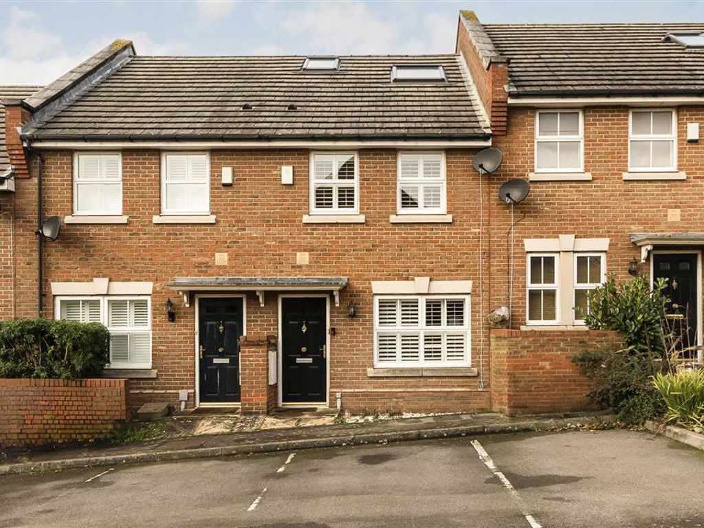 3 bed terraced house for sale in Kendall Road, London SE18, £575,000