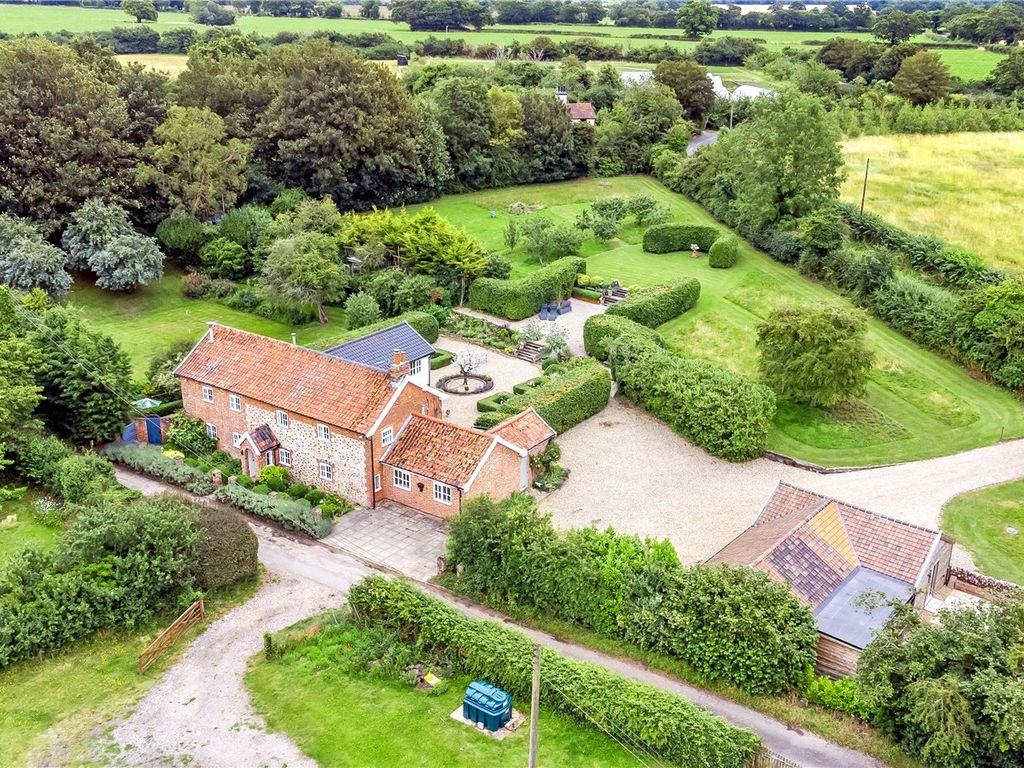 5 bed detached house for sale in Brussels Green, Darsham, Saxmundham