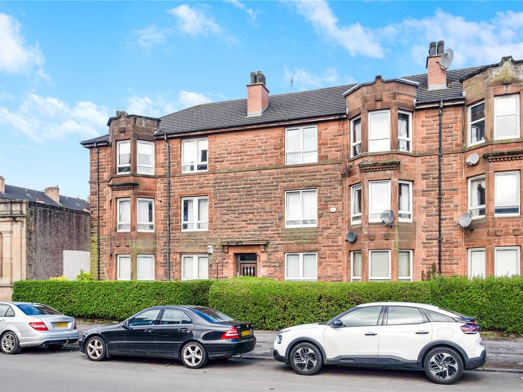 2 bed flat for sale in Langside Road, Govanhill, Glasgow G42, £110,000