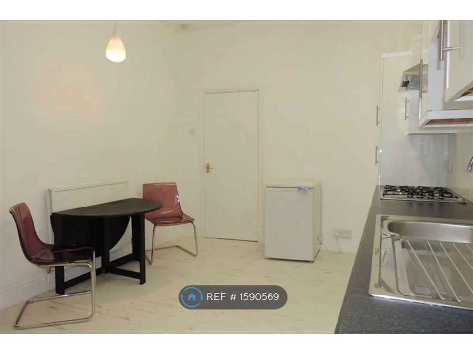 1 bed terraced house to rent in Windsor Road, Levenshulme, Manchester