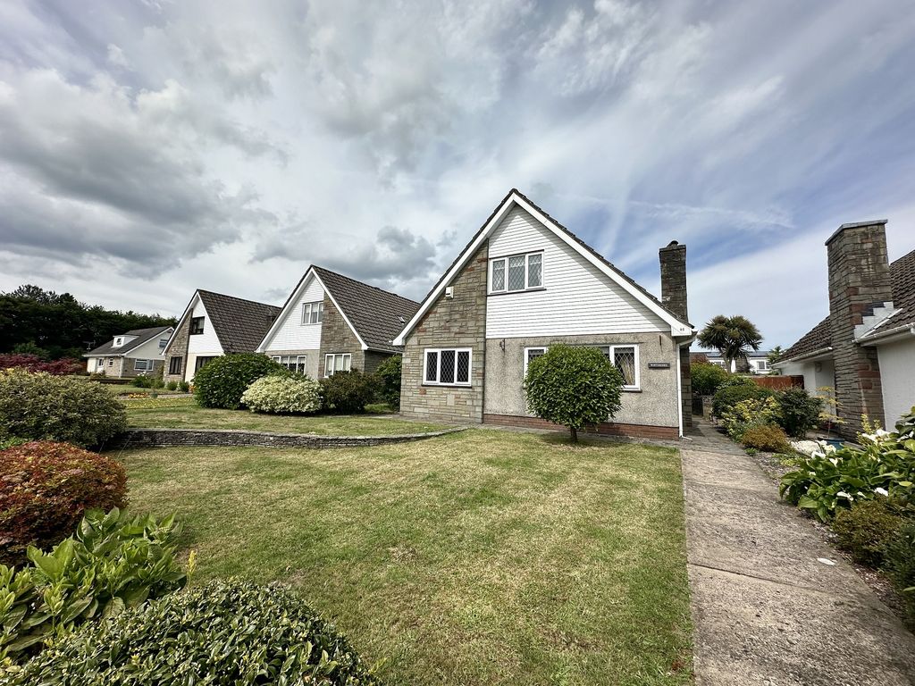 5 bed detached bungalow for sale in Sandy Lane, Caldicot NP26, £409,950