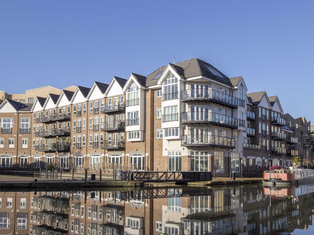 3 bed flat to rent in Durham Wharf Drive, Brentford TW8 Zoopla