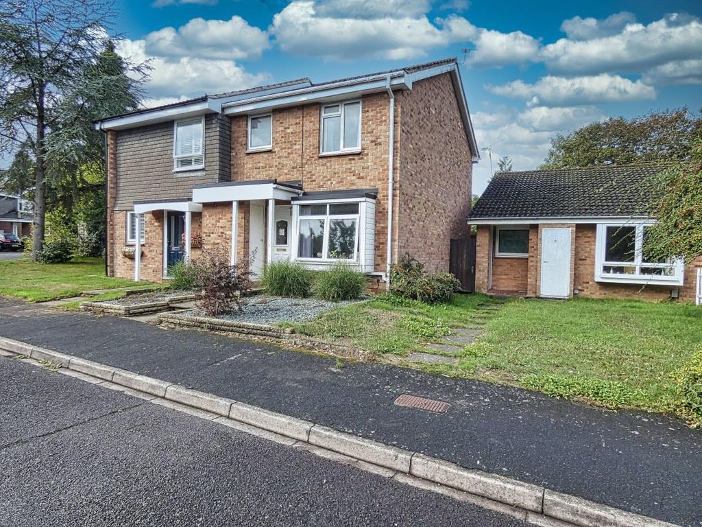 Property for sale in Greenham Walk, Woking GU21 Zoopla