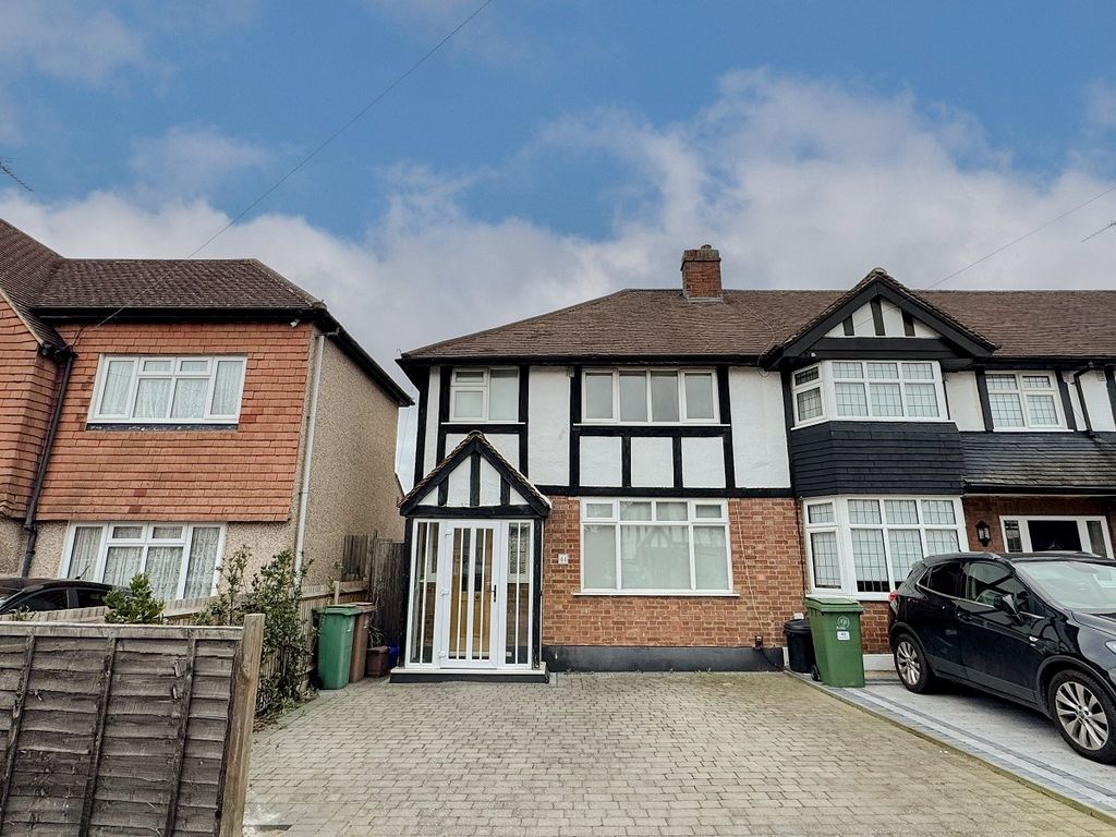 3 bed end terrace house for sale in Limes Avenue, Carshalton, Surrey. SM5, £500,000 Zoopla