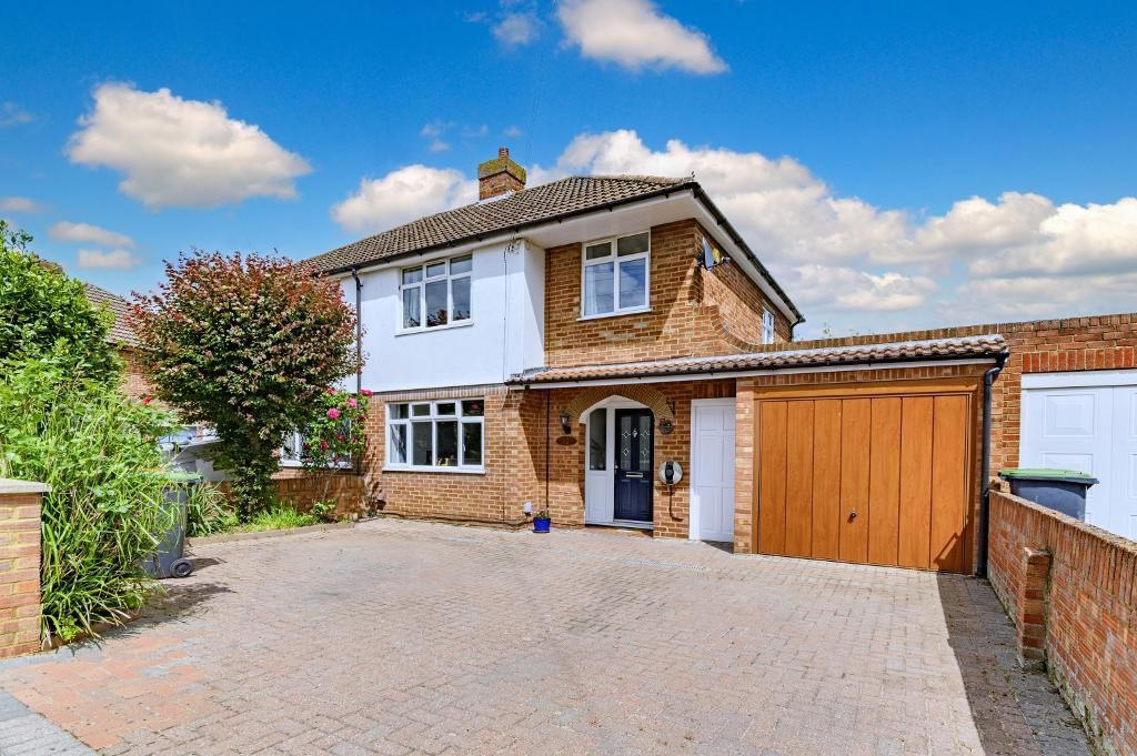 3 bed semidetached house for sale in Fairholme, Bedford MK41, £415,000