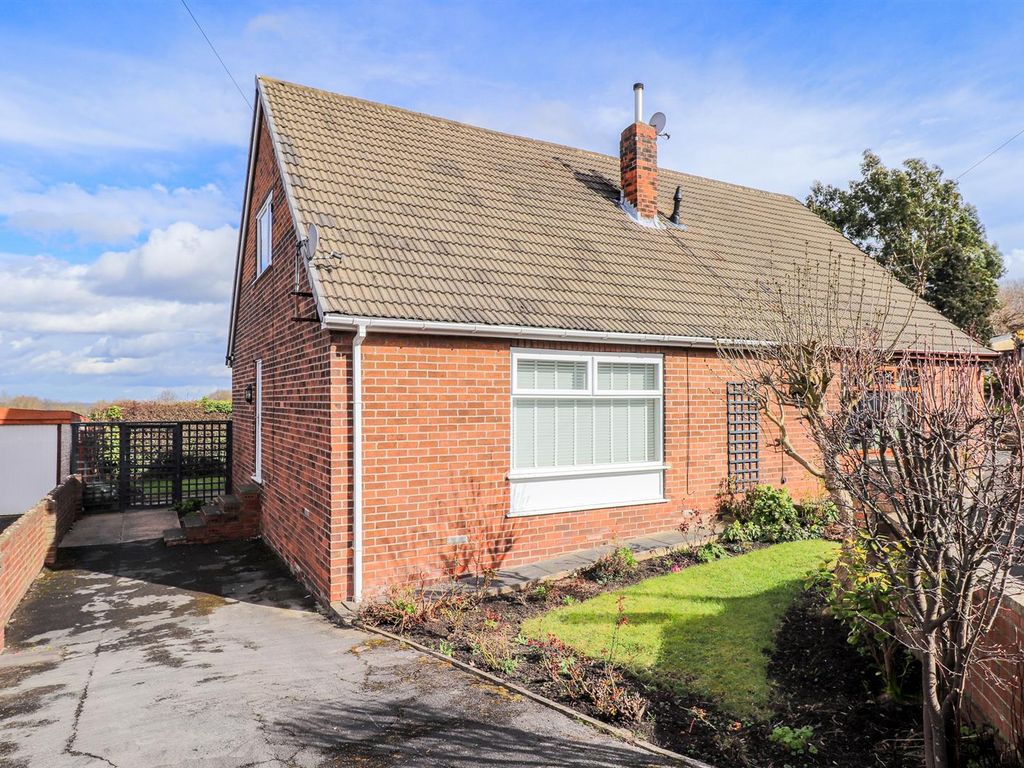 3 bed semidetached bungalow for sale in Cliff Drive, Crigglestone