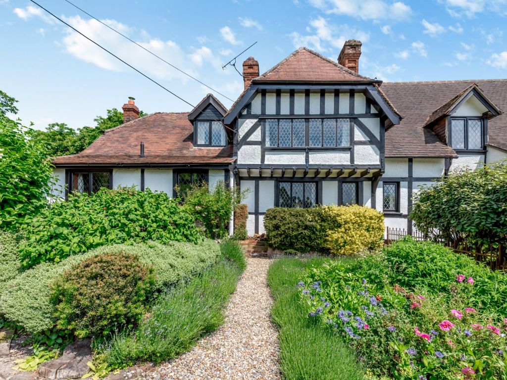 3 bed semidetached house for sale in West Stratton, Winchester