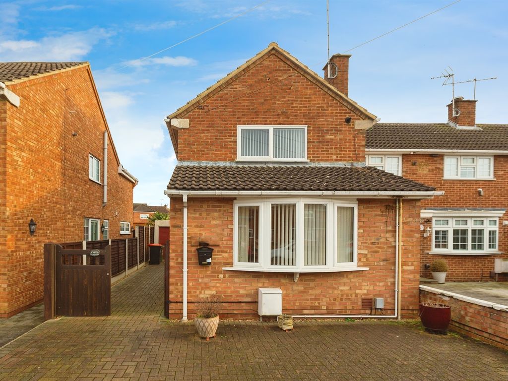 2 bed end terrace house for sale in Waterdell, Leighton Buzzard LU7, £300,000 Zoopla