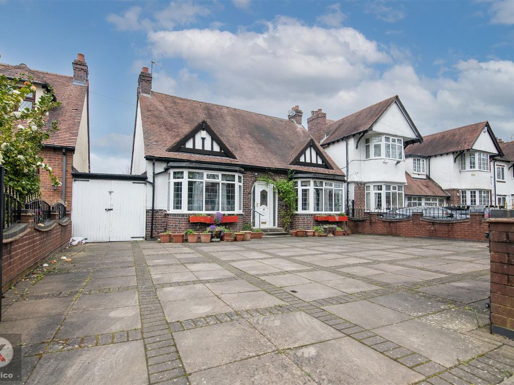 3 bed detached bungalow for sale in Highfield Road, Hall Green