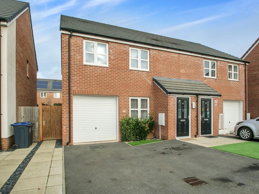 3 bed semidetached house for sale in Sandford Drive,
