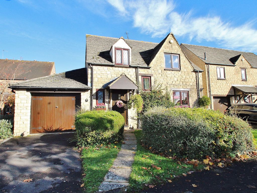 4 bed detached house for sale in Cotswold Meadow, Witney OX28, £449,950