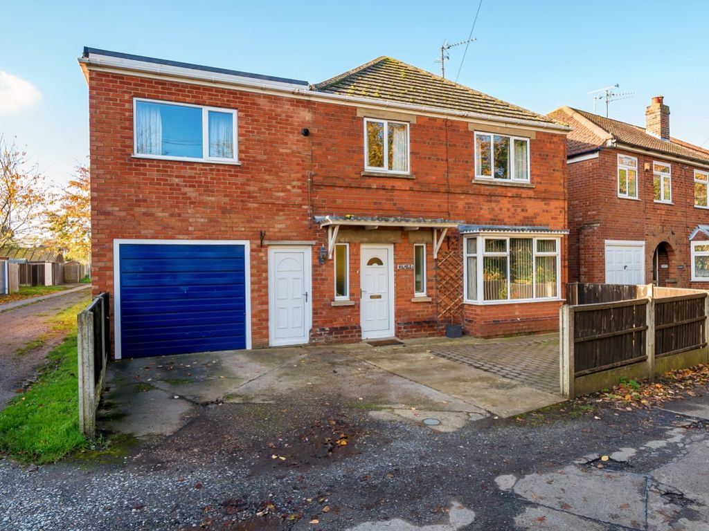 4 bed detached house for sale in North Road, Sleaford, Lincolnshire