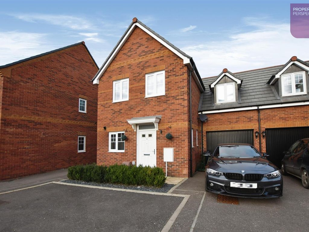 3 bed linkdetached house for sale in Pattens Close, Whittlesey