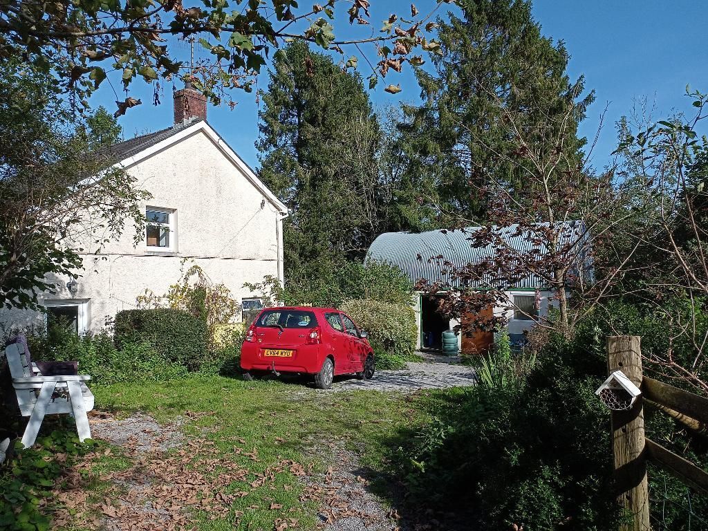 3 bed detached house for sale in Castle Road, Pencader, Carmarthenshire