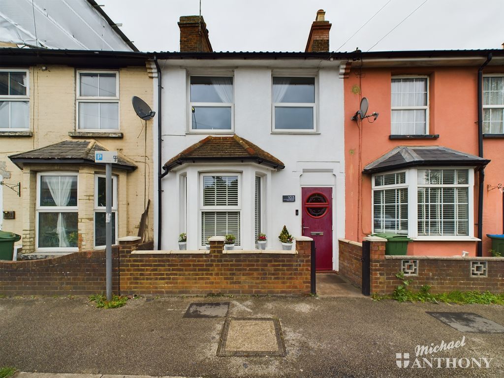 3 bed terraced house for sale in Park Street, Aylesbury HP20, £285,000