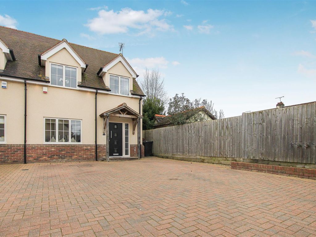 3 bed semidetached house for sale in Outings Lane, Doddinghurst