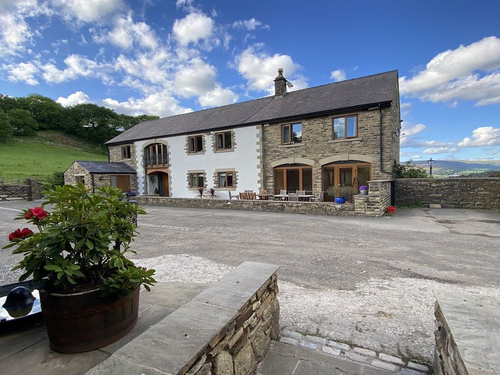 5 bed link detached house for sale in The Hague, Broadbottom, Hyde SK14