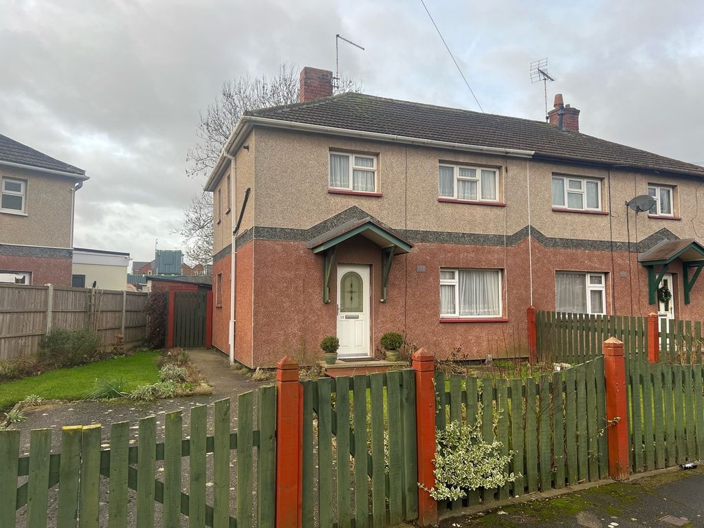 3 bed semidetached house for sale in Queen Elizabeth Crescent